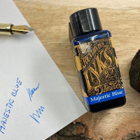 Inkoust v lahvičce Diamine Majestic Blue 30 ml - Inkoust 30 ml k plnicím perům Wood Factory Skladem, expedice 1-2 dny.